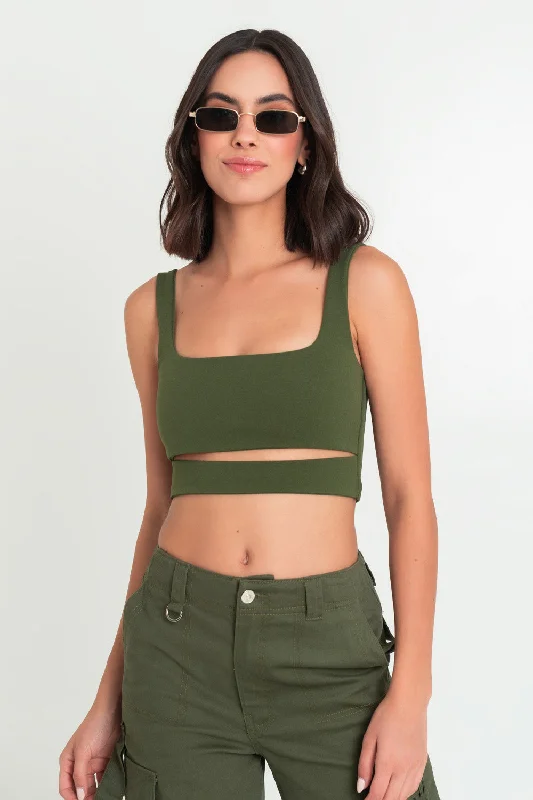 Crop top ajustado de tirantes con cut out Beaded Sequined Faux Fur