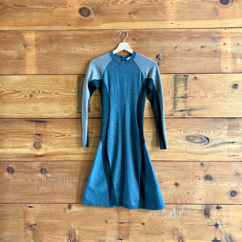 40 / 4-6 - Stella McCartney Gray Long Sleeve Colorblock Knit Dress 1202NB