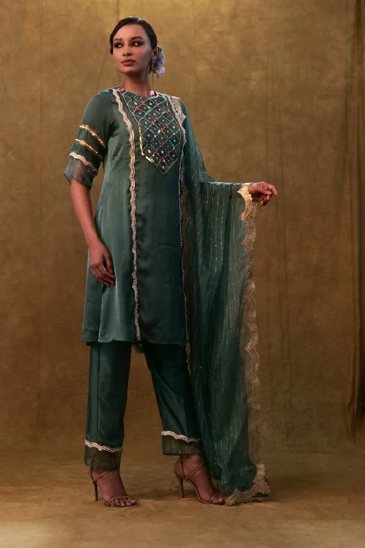 Emerald Green Kurta Set Paired With Pants And Organza Dupatta Wide-Leg Crop,